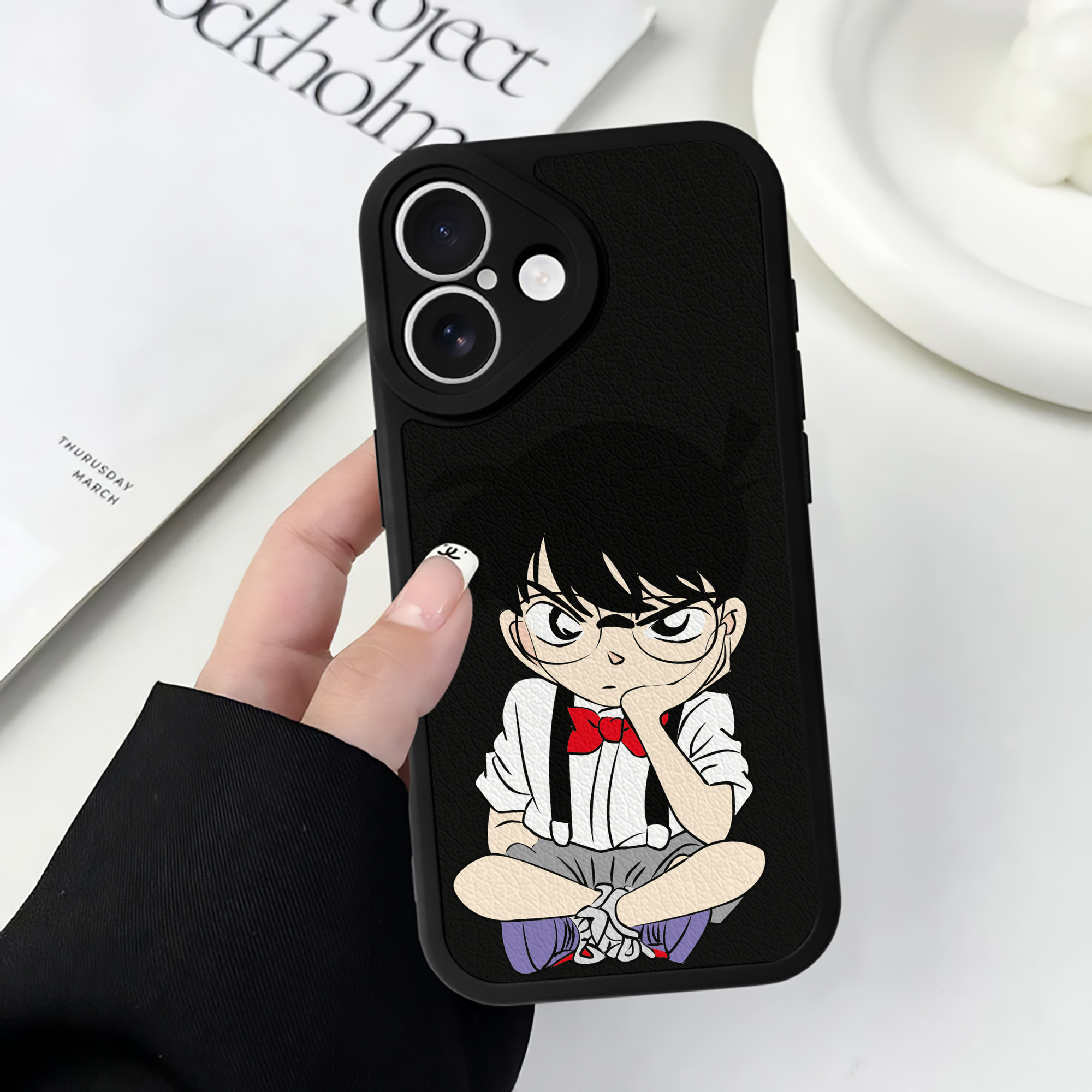 （画像用） 名探偵コナン 江戸川 コナン Detective Conan Conan Edogawa 【iPhone 16シリーズ対応】シリコンスマホケース（レザー調） 材質：シリコン